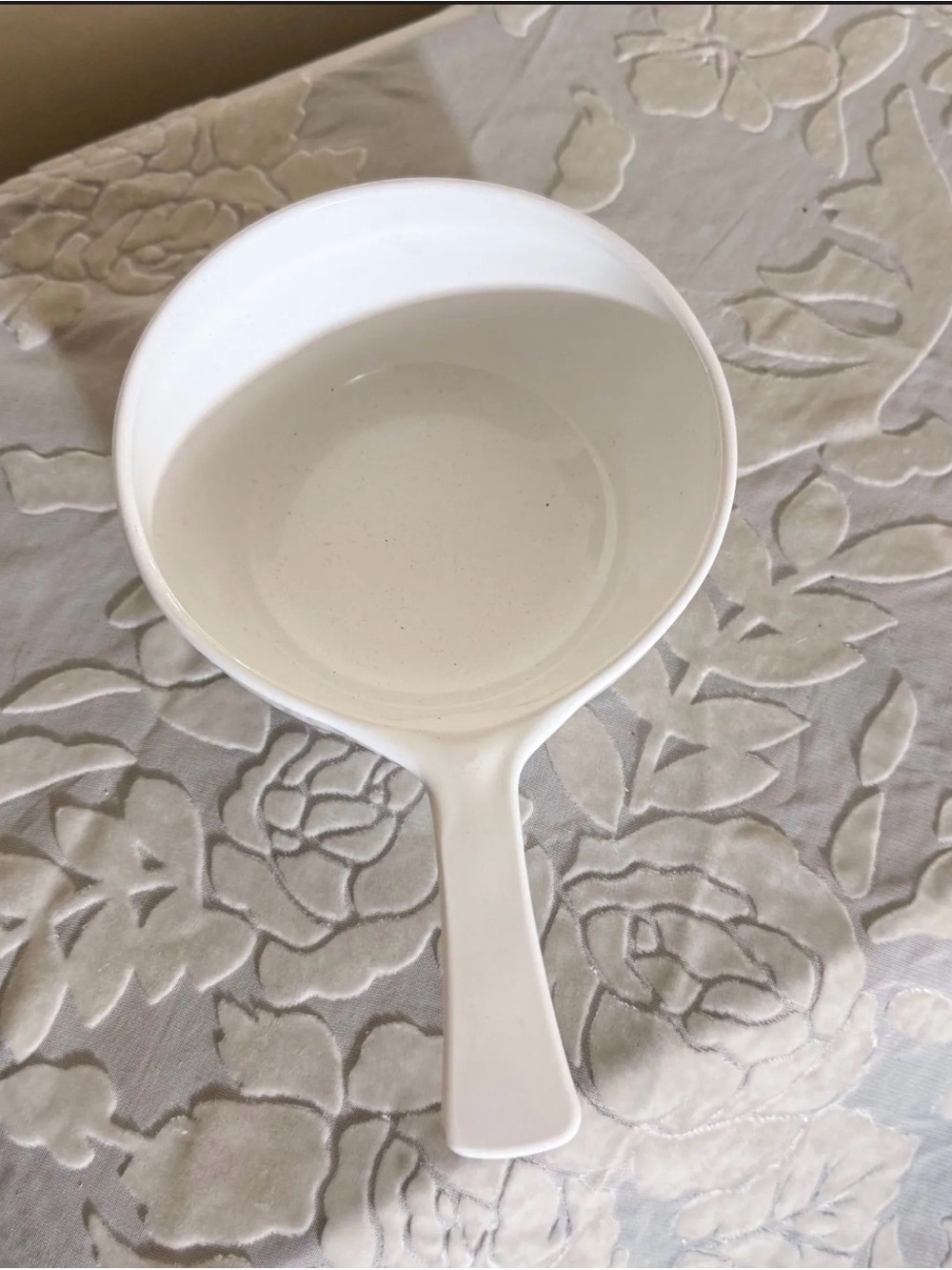 1.5 Pint Corning Ware saucepan features the iconic Blue Cornflower pattern - Picture 3 of 4